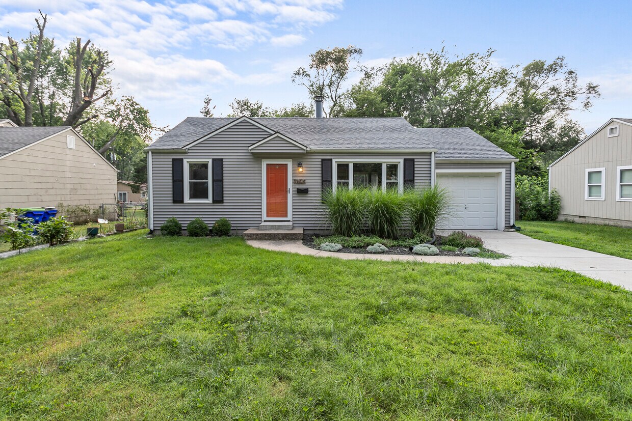 2 bed 1 bath in downtown Overland Park House Rental in Overland Park