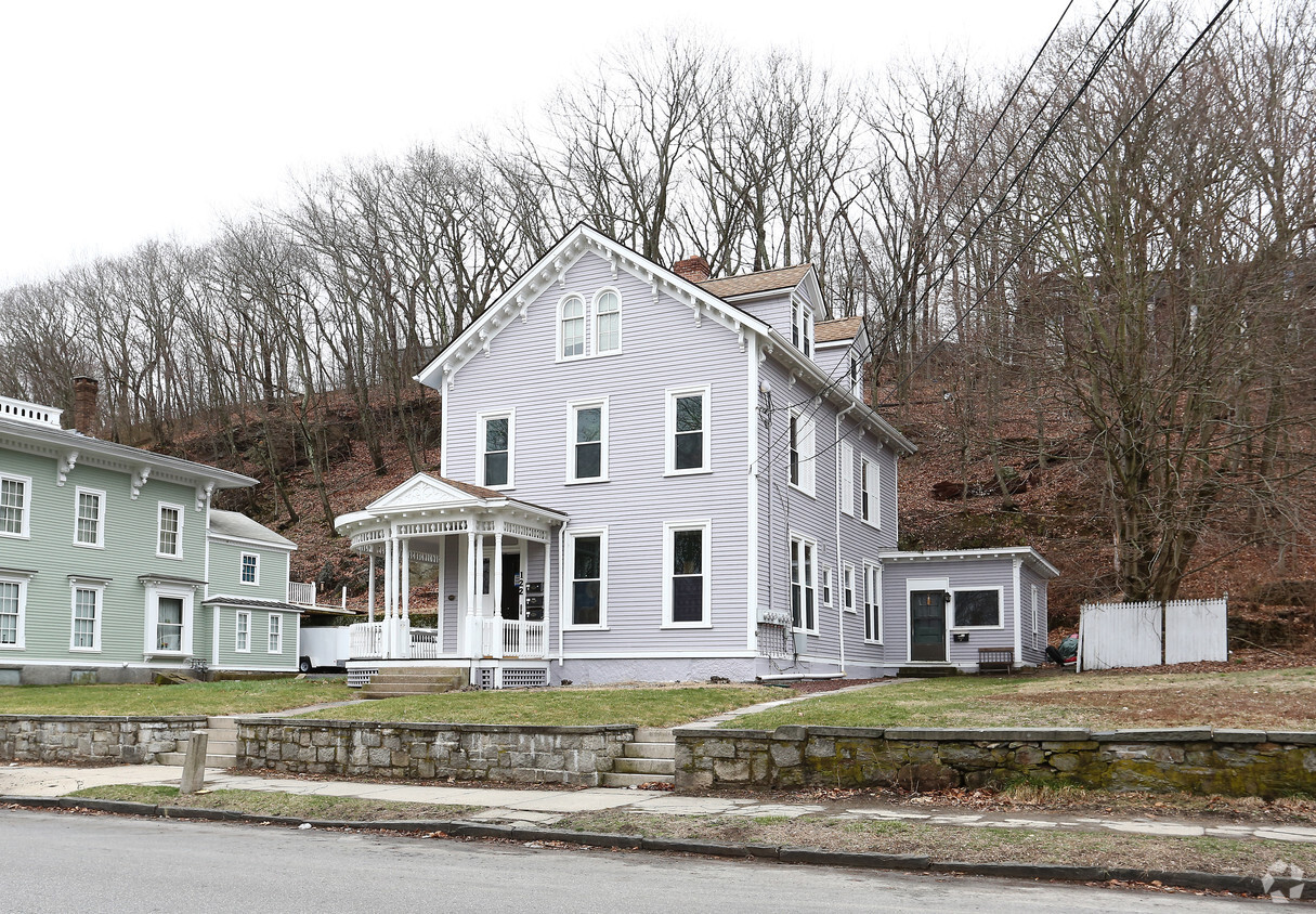 Building Photo - 122 Union St