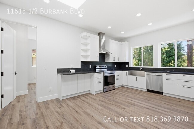 Foto del edificio - 11615 1/2 Burbank Blvd-