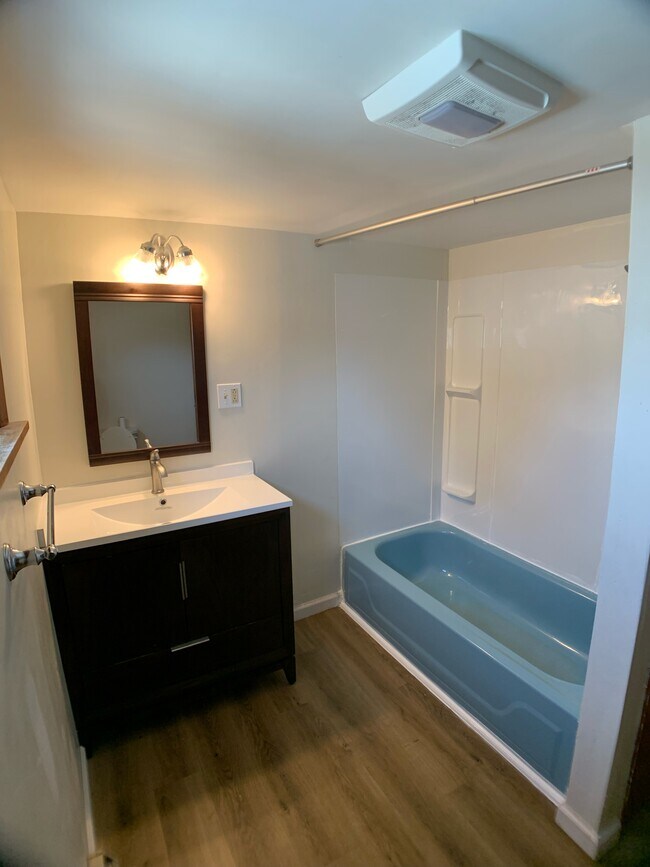 Full Bathroom - 19 N Logan St