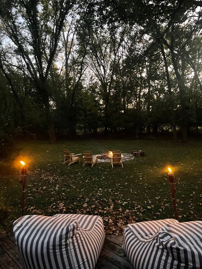 Patio trasero (incluido) - 656 S Circle Ave