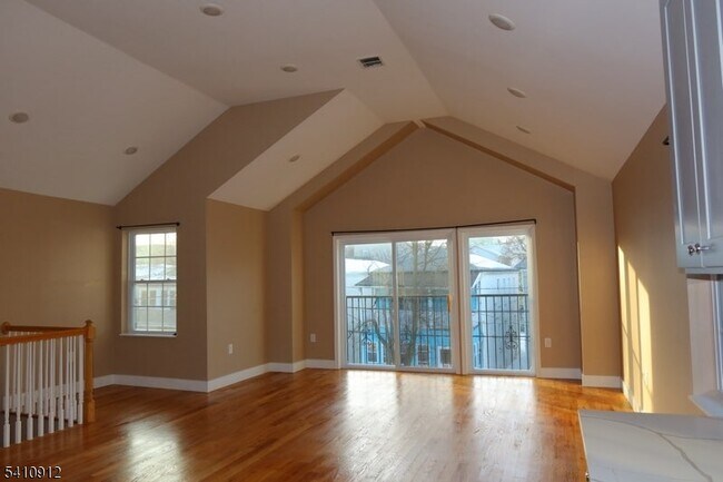 Foto del edificio - 298 Ridgewood Ave