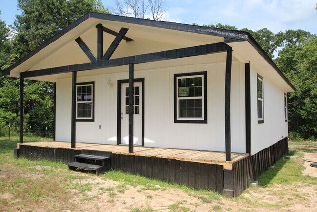 Building Photo - Self Tour Today! 1 bedroom, 1 bath + STUDY...