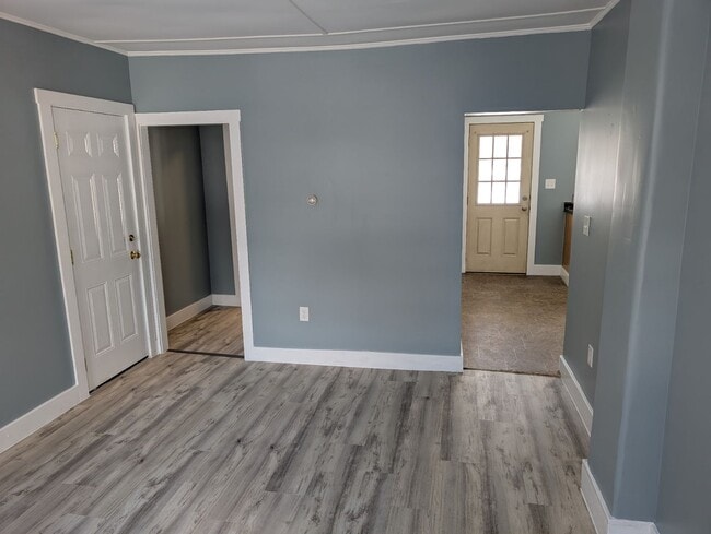 Living room - 353 N State St