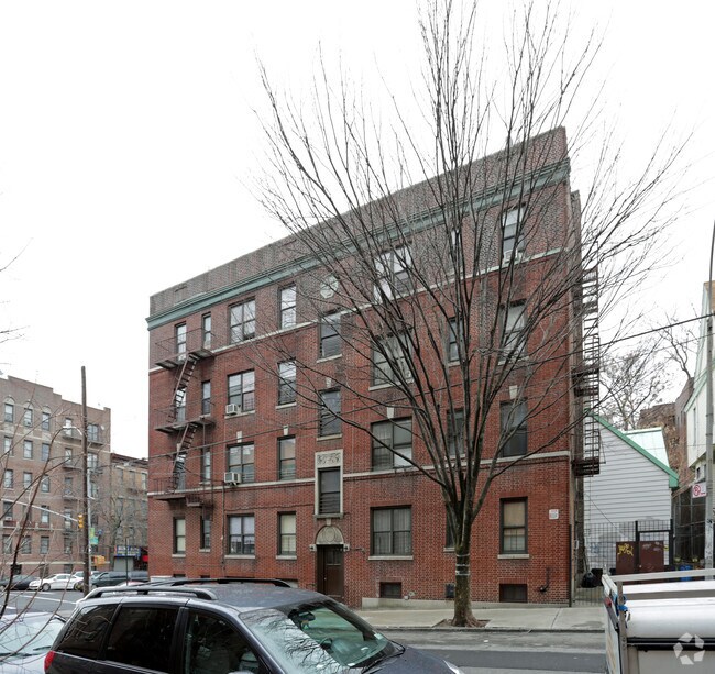 Foto del edificio - 2934 Valentine Ave