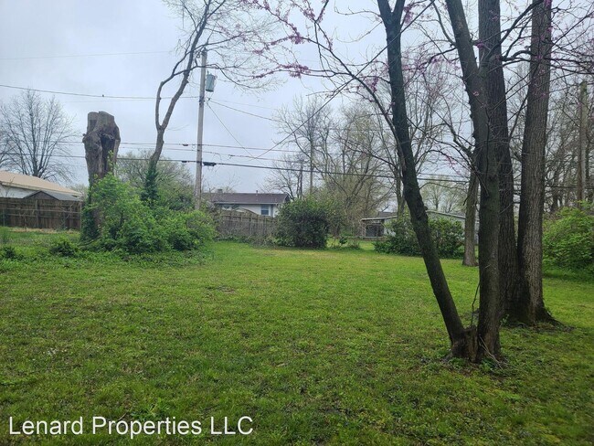 Building Photo - 3 br, 1 bath House - 3242 W State St