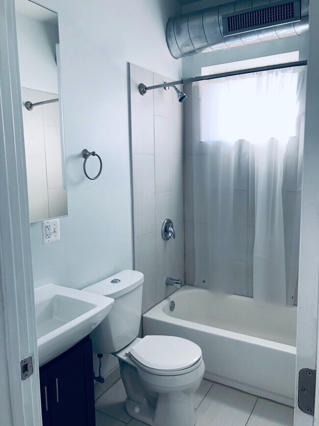 Foto del edificio - 623 E Groveland Park