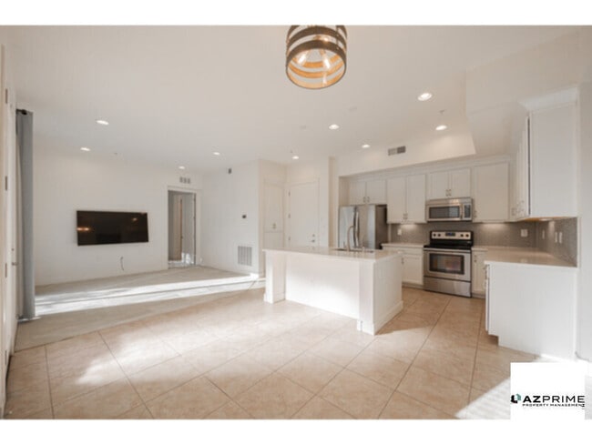 Building Photo - Exquisite 2/2 Scottsdale Condo - Comfort, ...