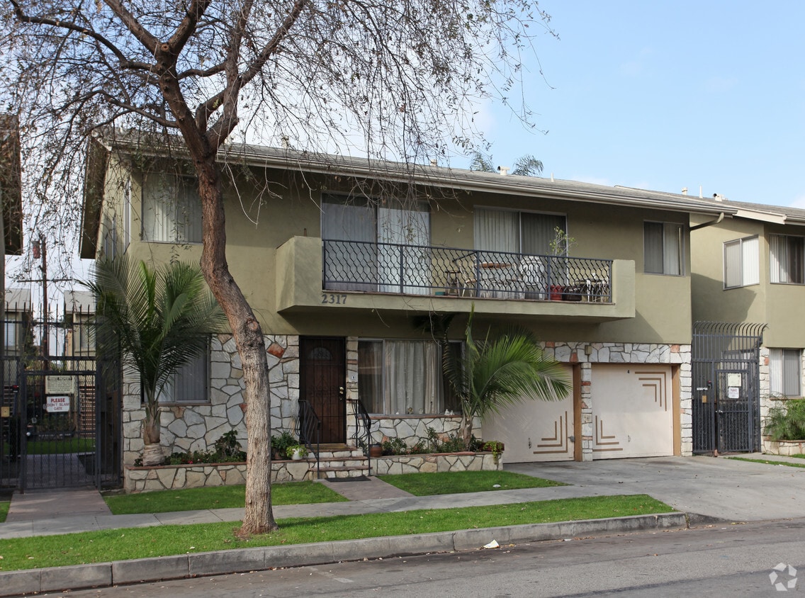Building Photo - 2317 Cedar Ave
