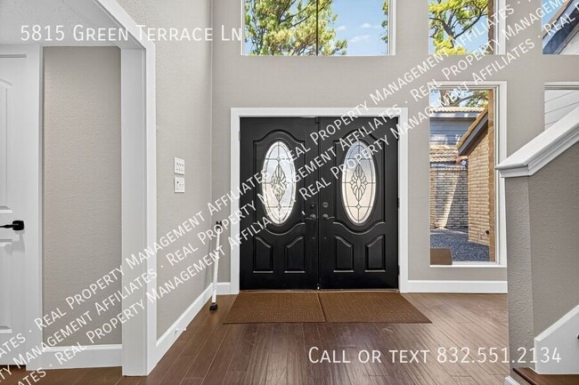 Foto del edificio - 5815 Green Terrace Ln