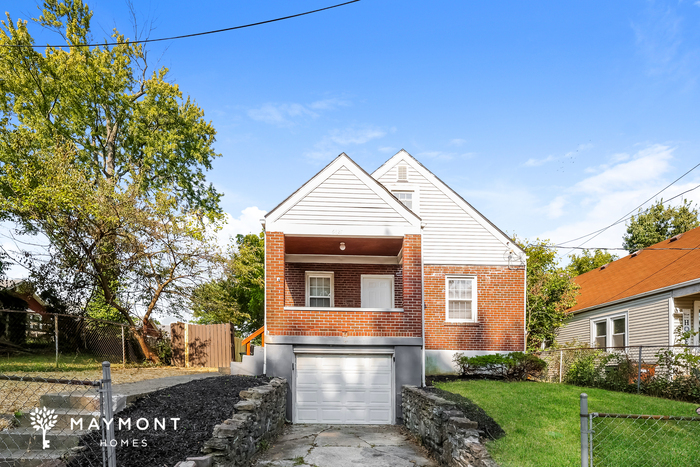 Primary Photo - Charming 3 Bedroom Home