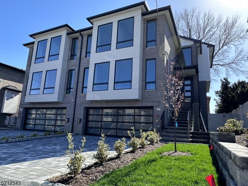 84 Columbia Ave, Cliffside Park, NJ 07010 Room for Rent in Cliffside