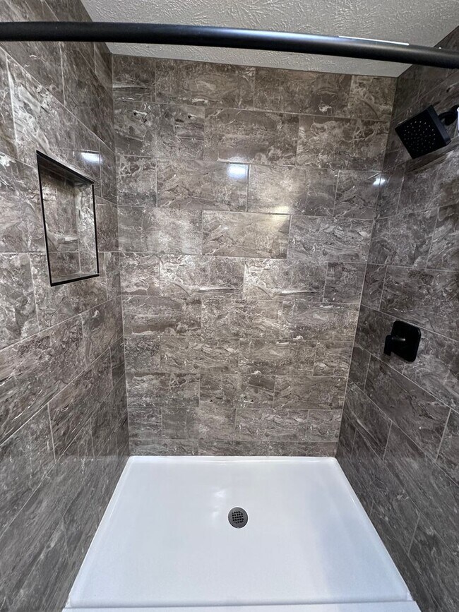 Foto del edificio - Village of Manlius 1 bedroom/ 1 full bathroom Apartment - Sign for just $1,000