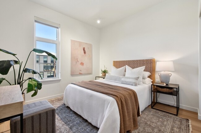 1BR + OFFICE, 1BA - 770SF - The Richmond