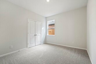 Building Photo - 8907 New Jade Dr