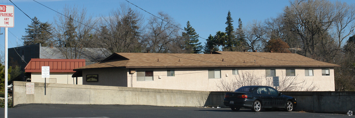 Building Photo - BROOKWOOD