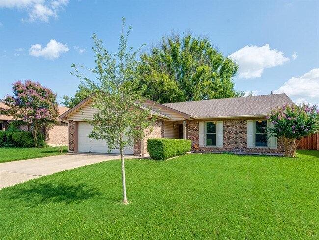 Building Photo - 3009 Amber Dr S