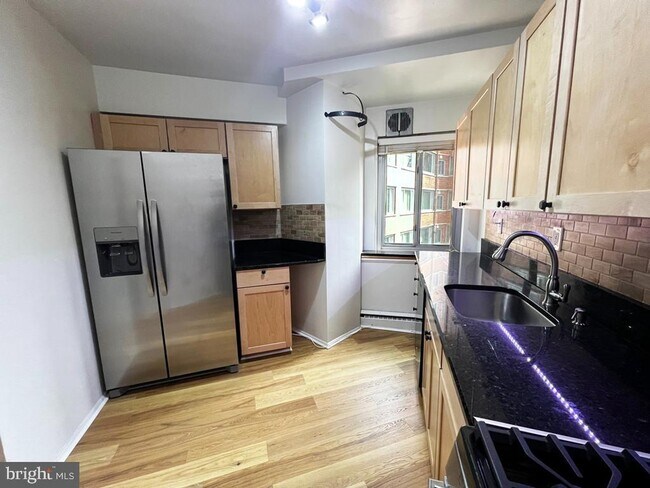 Foto del edificio - 4200 Cathedral Ave NW