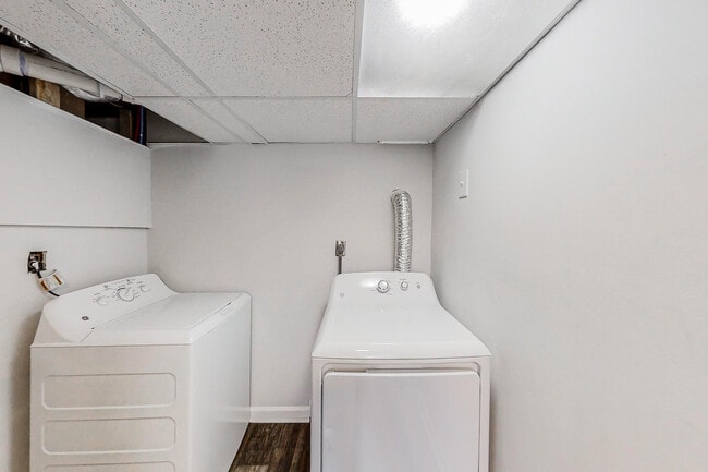 Building Photo - 4083 Sweetbriar Ln