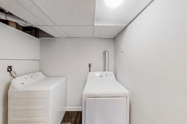 Foto del edificio - 4083 Sweetbriar Ln