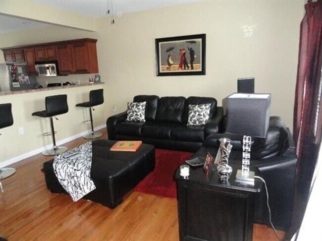 Foto del edificio - BEAUTIFUL TOWNHOME