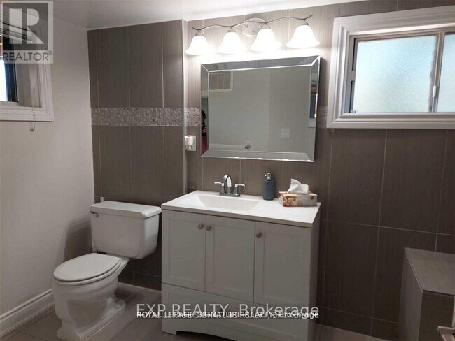 Photo du bâtiment - 2587 Burslem Rd