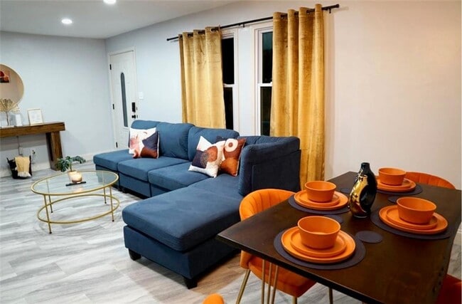 Foto del edificio - 3812 Clovis Ct NW