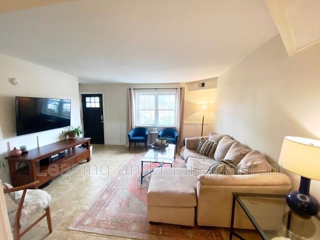 Building Photo - 370 N Nassau St