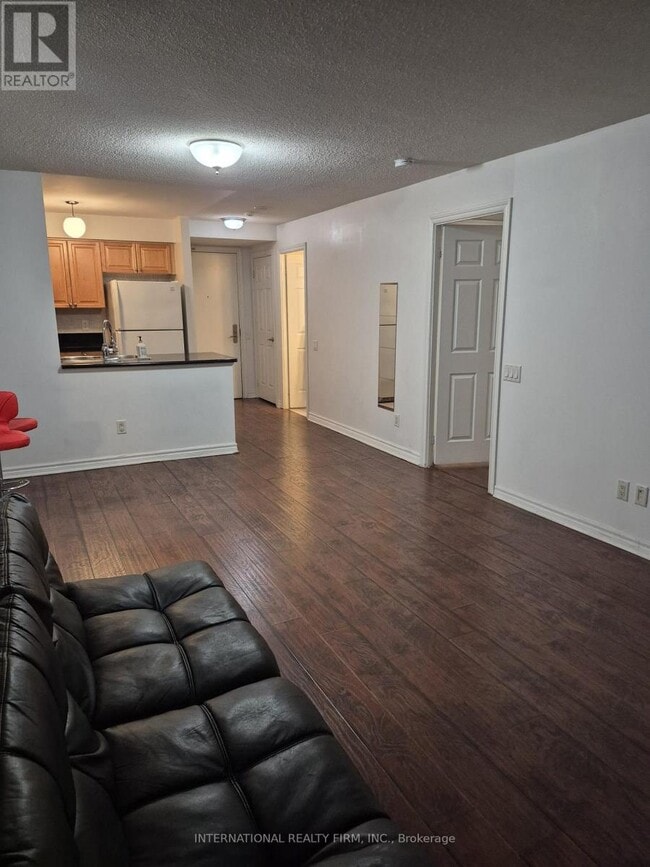 Building Photo - 61 Town Centre Court