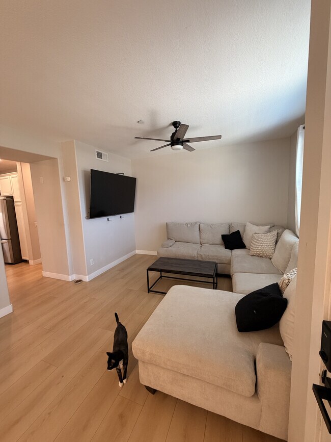 Foto del edificio - 1800 E Lakeshore Dr