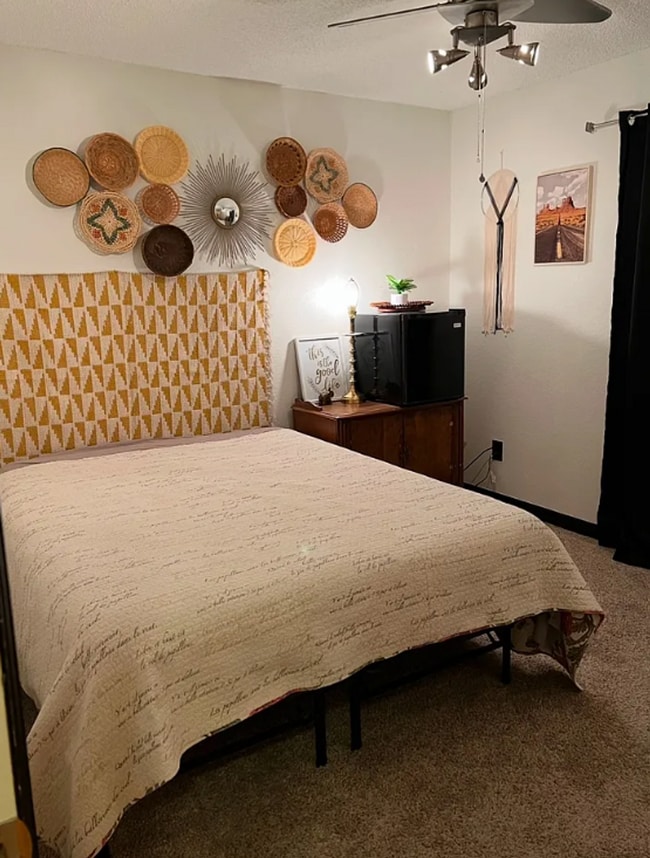 Building Photo - Room in a large shared home, great neighborhood, friendly roommates!