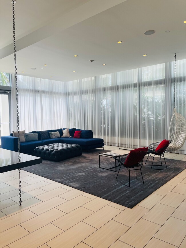 Building Photo - 342 NE 35th St