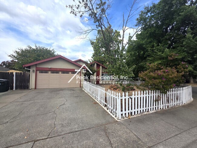 Foto del edificio - Spacious 4bd/2ba Sacramento Home with 2 Ca...