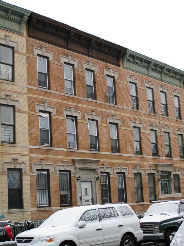 Building Photo - 673 Halsey St