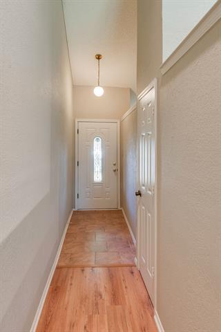 Building Photo - 3018 Hilltop Dr