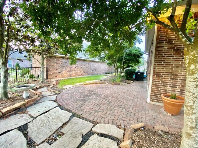 Building Photo - 2412 Monaldo Dr
