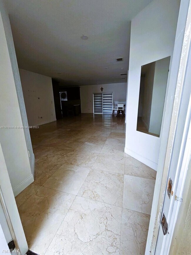 Foto del edificio - 4 br, 2 bath House - 4233 NE 16th St # 0