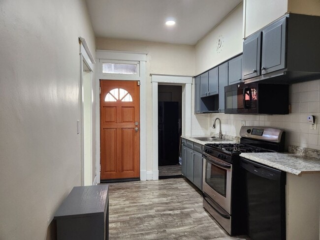 Building Photo - REDUCED & READY -- Renovated 3 + 1.5Ba --