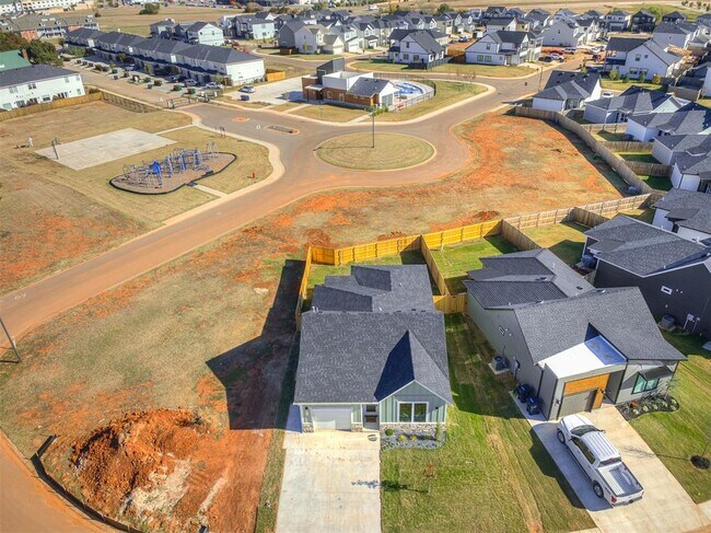 Building Photo - 2633 Crescent Ave