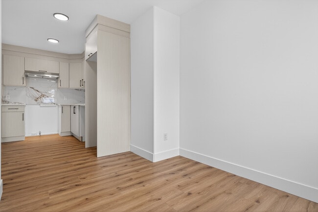 Building Photo - 9232-92385 85 St NW