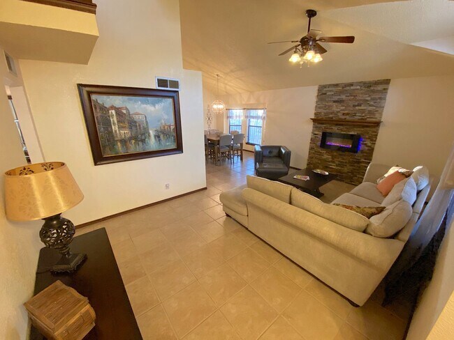 Foto del edificio - East El Paso 4 bed Refrig A/C!
