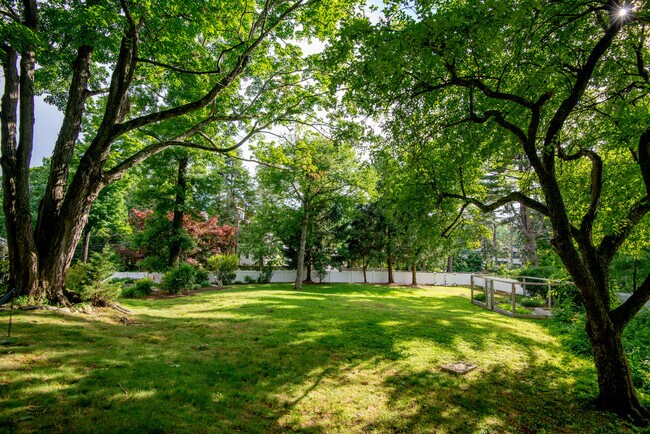 Foto del edificio - 172 Ponus Ave