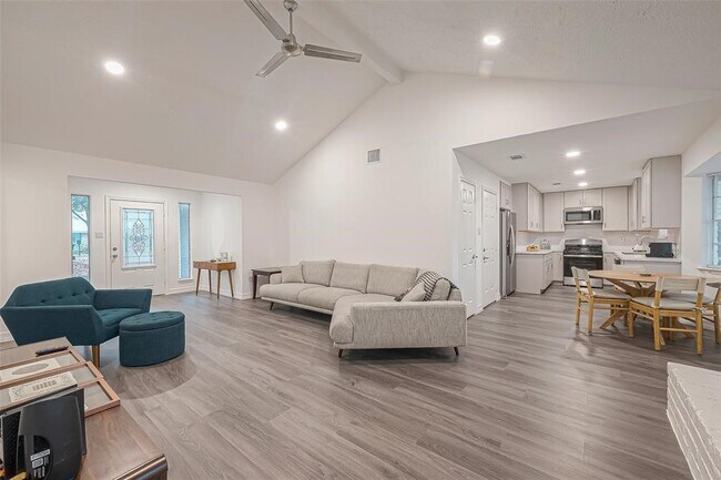 Foto del edificio - 26415 Hunters Hollow Dr