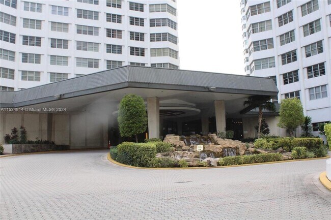 Foto del edificio - 825 Brickell Bay Dr