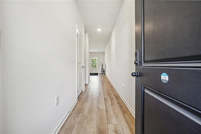 Building Photo - 4655 Fullerton Dr