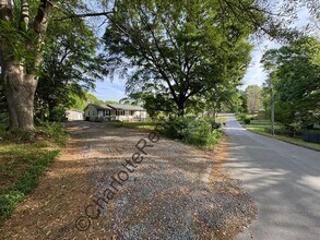 Building Photo - 2100 Hemlock Ave