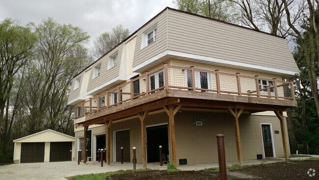 Building Photo - 14711 N River Beach Dr