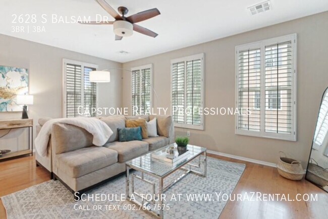 Foto del edificio - This beautiful 3-story townhome in Gilbert...