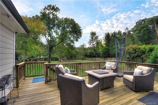 Foto del edificio - 3215 Cambridge Rd