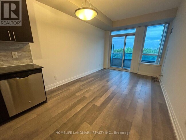 Photo du bâtiment - 7165-7165 Yonge St